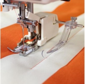 STOPKA Z GÓRNYM TRANSPORTEM I PROWADNIKAMI JANOME (ROTACYJNY 9 MM)