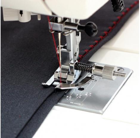 janome-200130006-stopka-do-sciegu-krytego-z-regulowanym-prowadnikiem.jpg