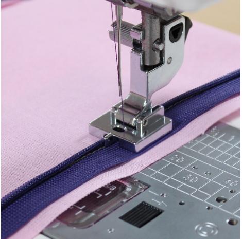 janome-202144009-stopka-do-wszywania-zamka-krytego.jpg