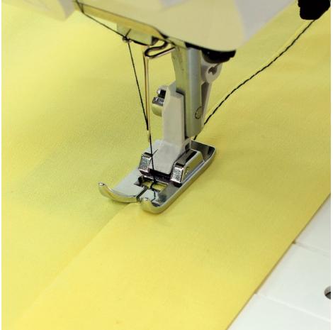 janome-611511001-stopka-uniwersalana-wahadlowy.jpg