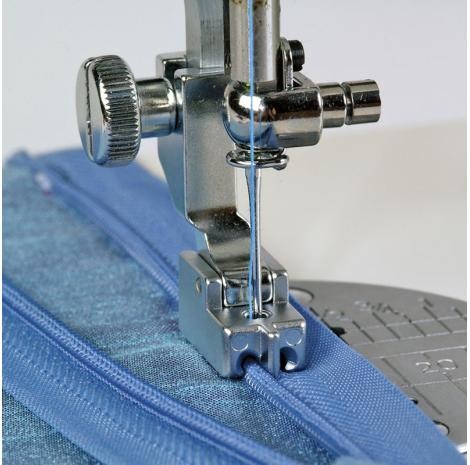 janome-767410016-stopka-do-zamkow-krytych-Janome-1600PQC.jpg